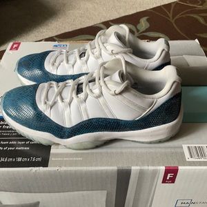 jordan 11 low snakeskin blue